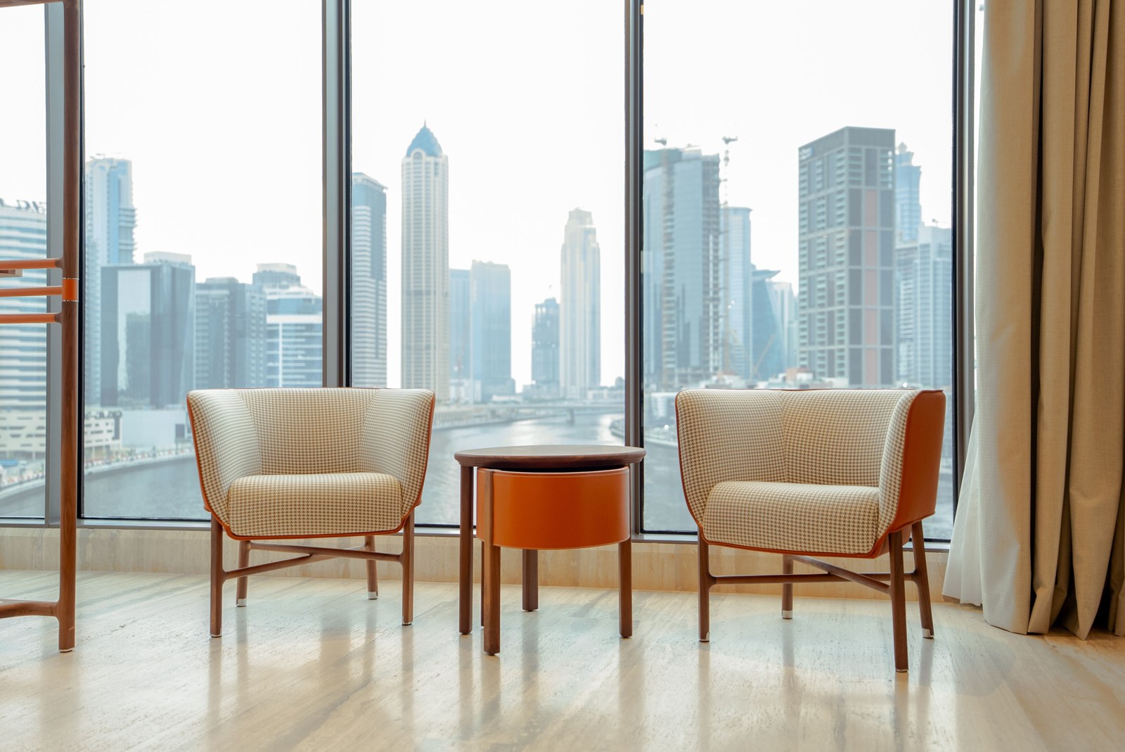 Light-filled apartment overlooking Dubai Marina